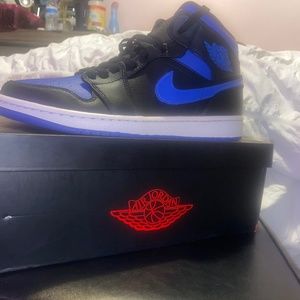 Jordan 1 mid